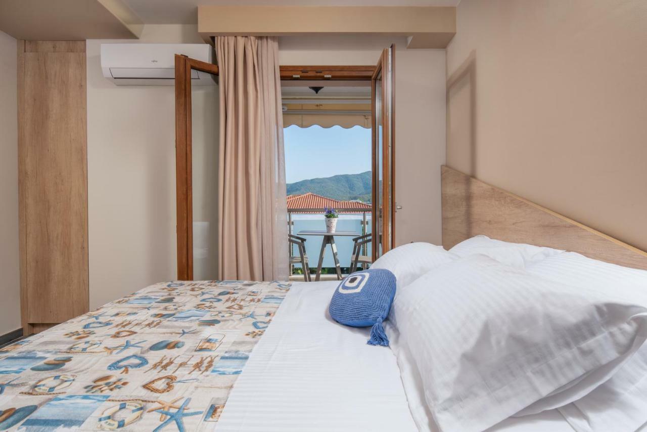 Stavros Compass Hotell Sarti Exteriör bild